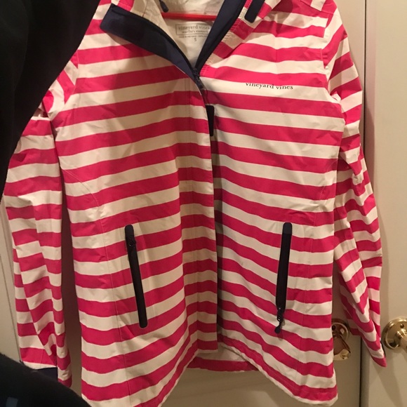 Vineyard vines rain coat - Picture 1 of 6